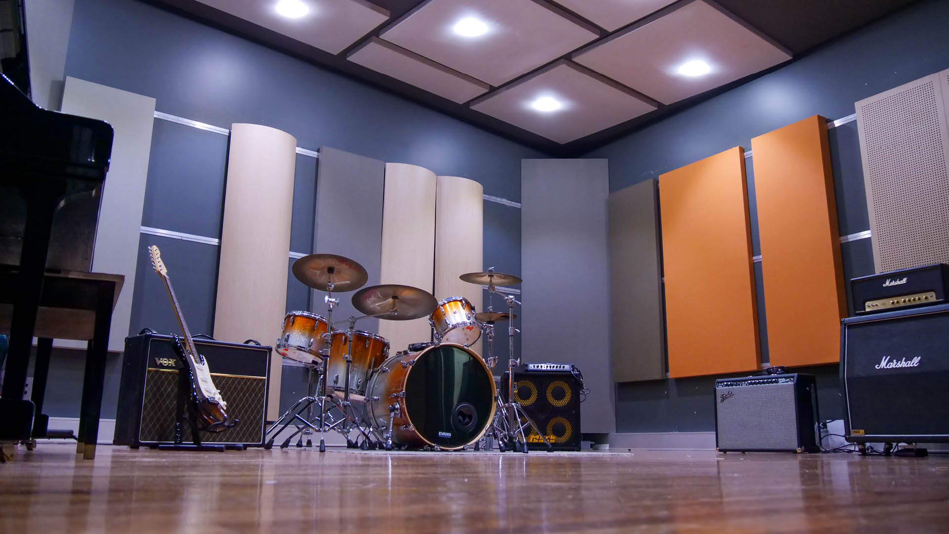 Image of a drum kit in music studio
